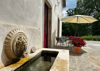 Les Ecuries, sur un domaine châtelain